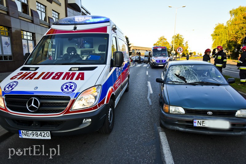 Wjechała w kobietę z dzieckiem na przejściu dla pieszych zdjęcie nr 136427