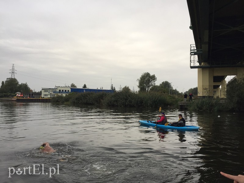 Przepłynęli wpław ze Skowronek do Elbląga zdjęcie nr 137155