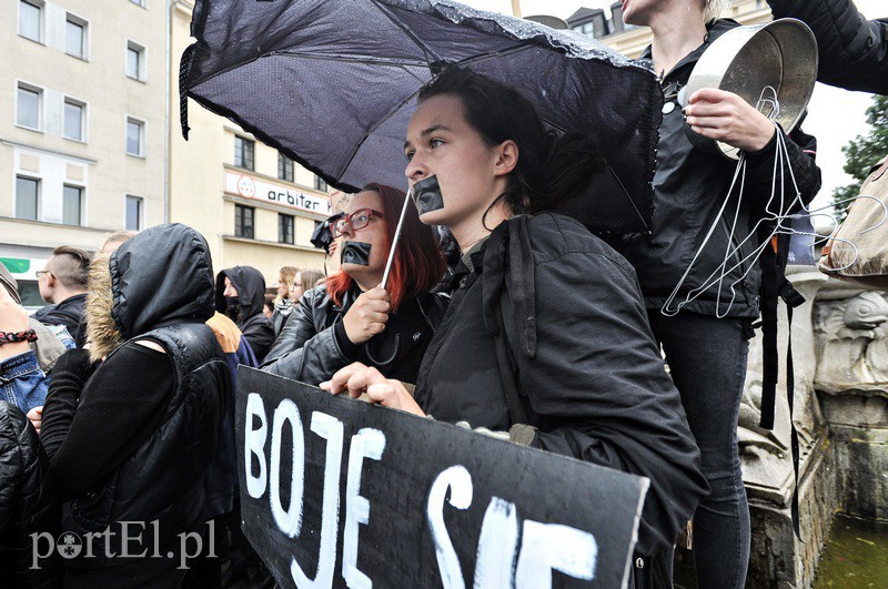 Milczący protest, głośny krzyk zdjęcie nr 137220