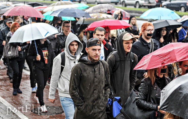 Milczący protest, głośny krzyk zdjęcie nr 137197