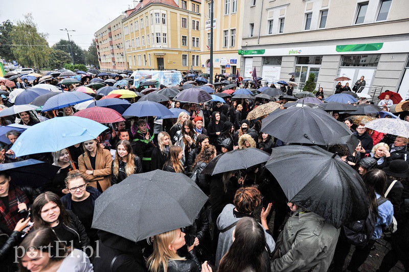 Milczący protest, głośny krzyk zdjęcie nr 137222