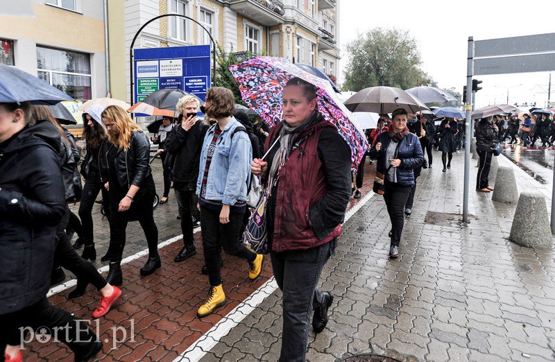 Milczący protest, głośny krzyk zdjęcie nr 137194