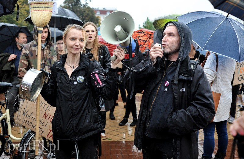 Milczący protest, głośny krzyk zdjęcie nr 137188