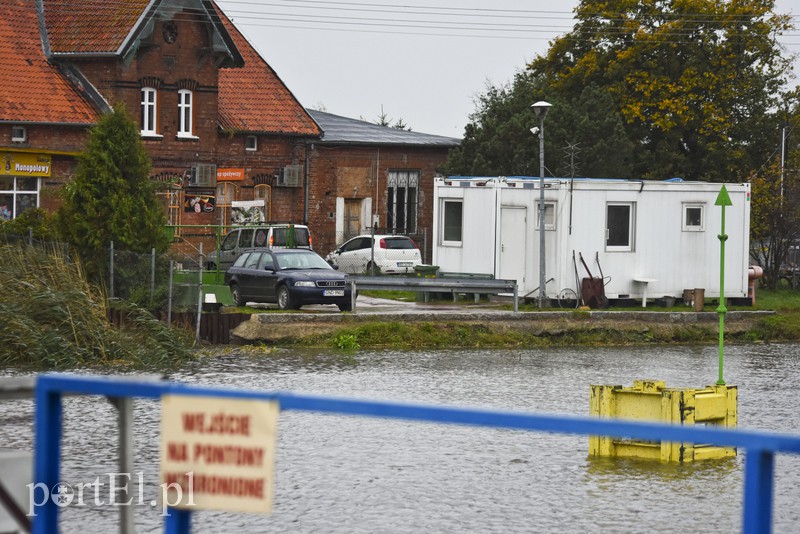 Woda zaczyna powoli opadać (aktualizacja) zdjęcie nr 137329