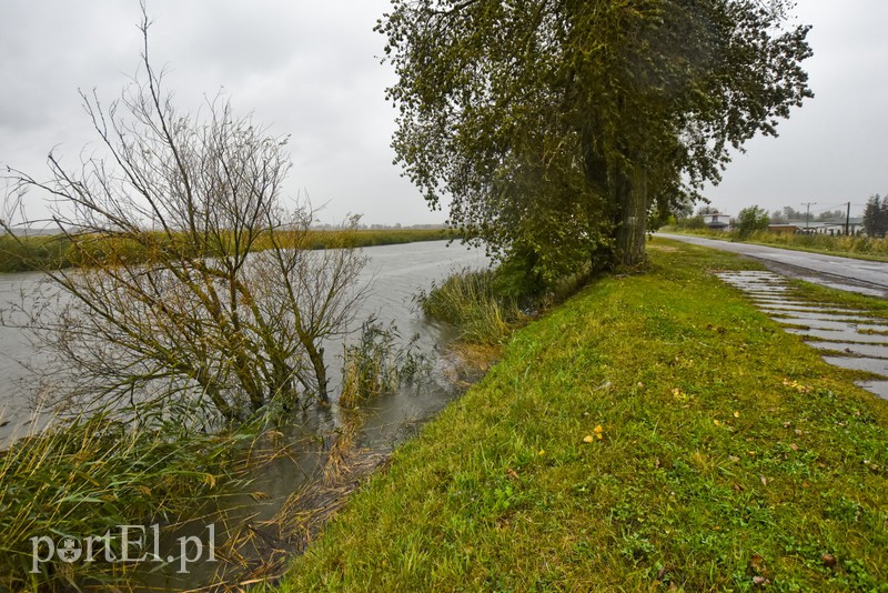 Woda zaczyna powoli opadać (aktualizacja) zdjęcie nr 137343