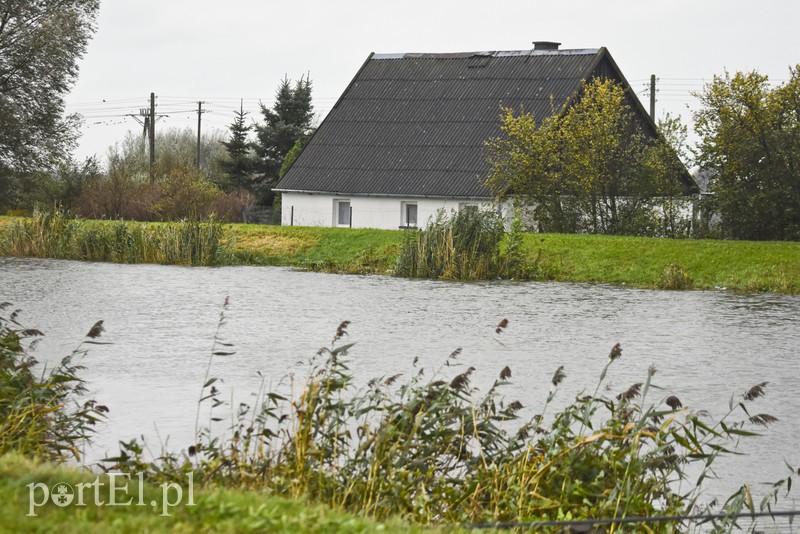 Woda zaczyna powoli opadać (aktualizacja) zdjęcie nr 137328