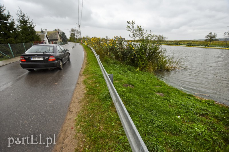 Woda zaczyna powoli opadać (aktualizacja) zdjęcie nr 137331