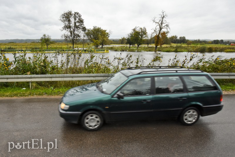 Woda zaczyna powoli opadać (aktualizacja) zdjęcie nr 137332