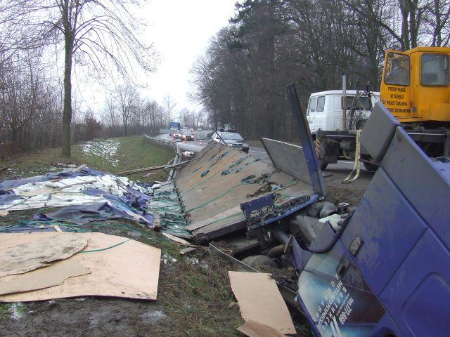 TIR w rowie zdjęcie nr 10777