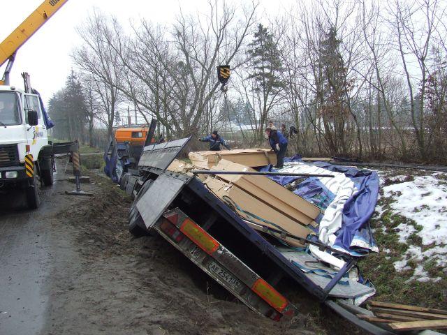 TIR w rowie zdjęcie nr 10775