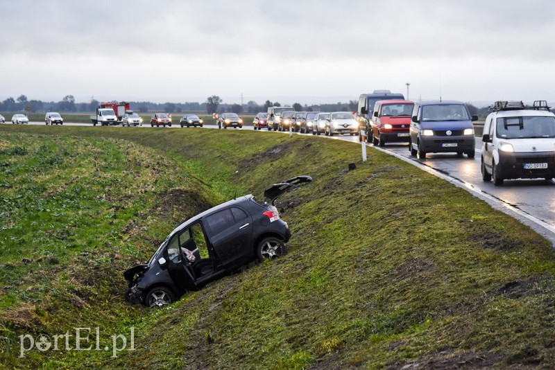 Wpadł do rowu, nie miał zapiętych pasów zdjęcie nr 137371