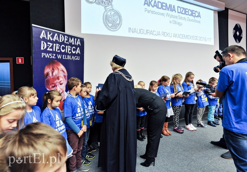 Mali studenci w krainie nauki zdjęcie nr 138637