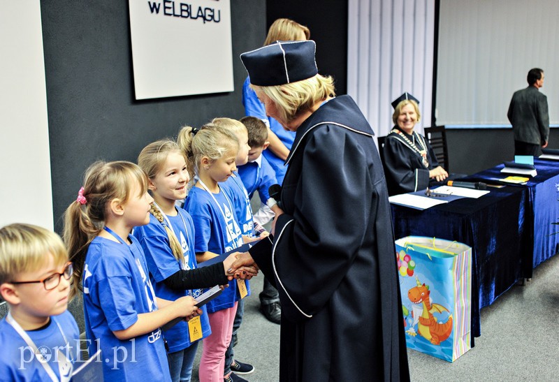 Mali studenci w krainie nauki zdjęcie nr 138638