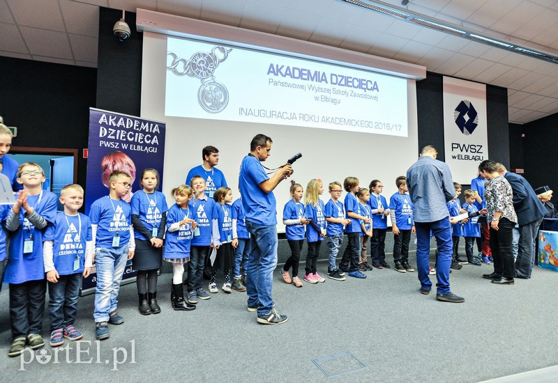 Mali studenci w krainie nauki zdjęcie nr 138640