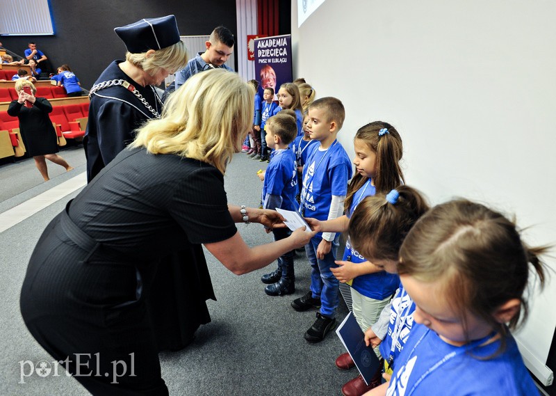 Mali studenci w krainie nauki zdjęcie nr 138636