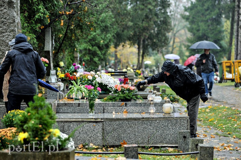 Elbląg 1 listopada na cmentarzu Agrykola