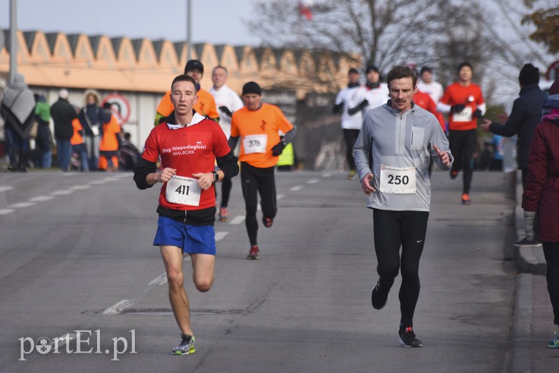 Rekordowy Bieg Niepodległości, biegacz z Olsztyna najszybszy zdjęcie nr 139688