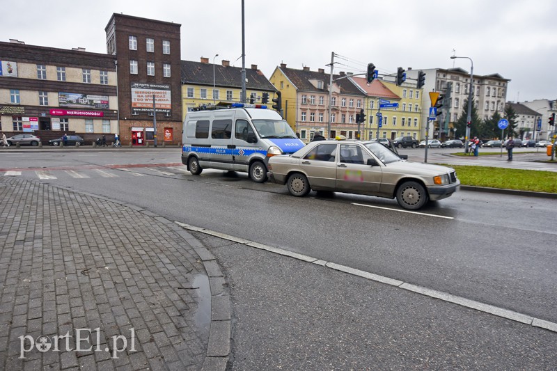 Potrącenie na Grunwaldzkiej, 58-latka trafiła do szpitala zdjęcie nr 140033