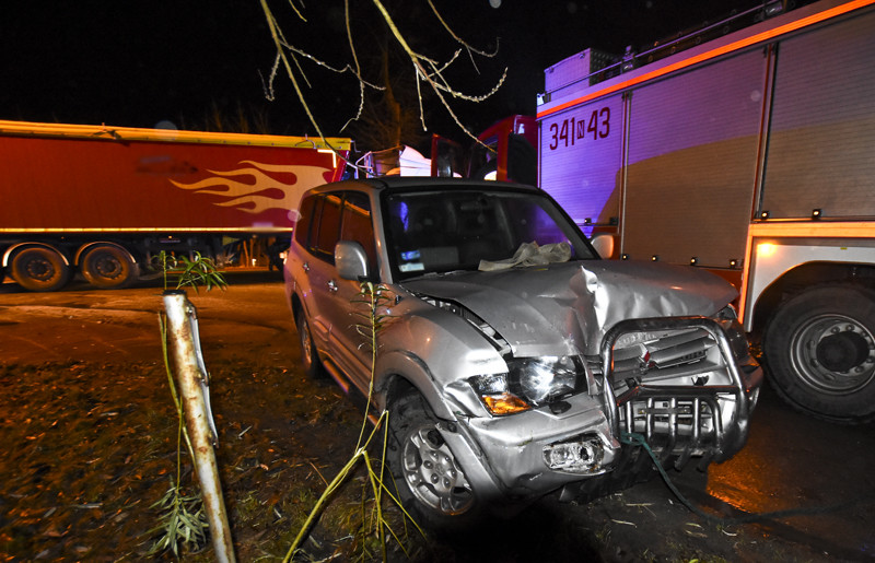 Czołówka z ciężarówką w Dąbrowie zdjęcie nr 140055