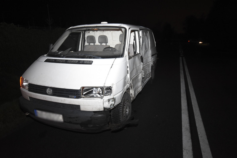 Wypadł z drogi i otarł się o dwa drzewa zdjęcie nr 140119