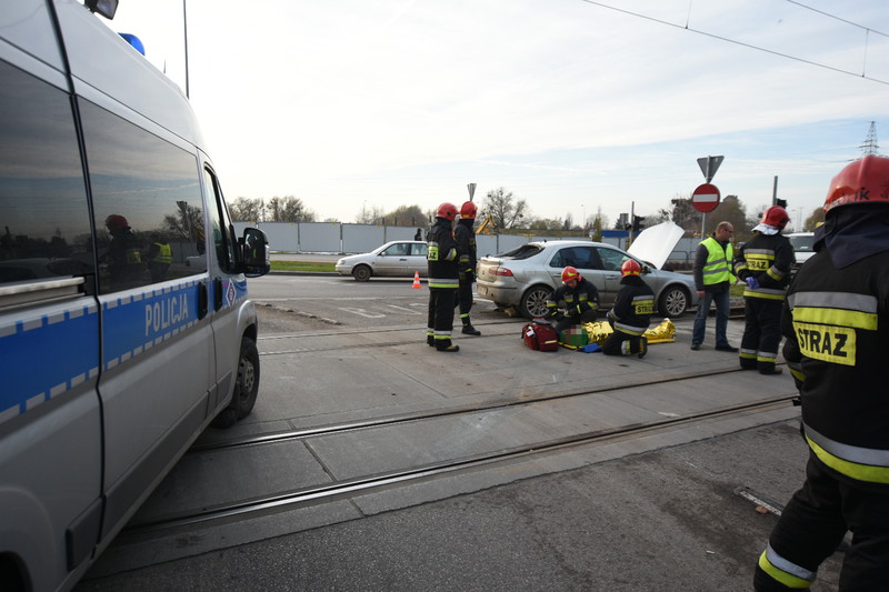 Renault zderzył się z tramwajem zdjęcie nr 140252