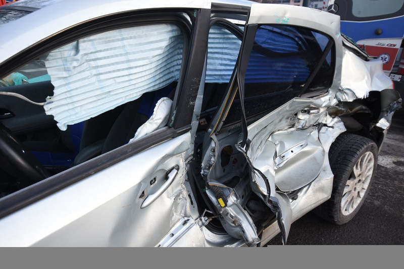 Renault zderzył się z tramwajem zdjęcie nr 140259