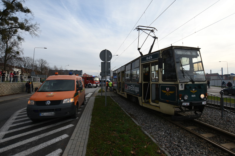 Renault zderzył się z tramwajem zdjęcie nr 140254