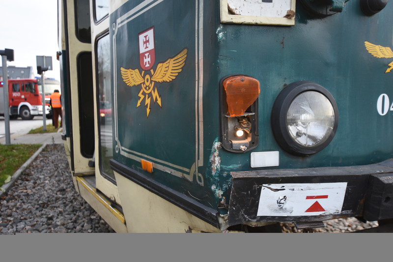 Renault zderzył się z tramwajem zdjęcie nr 140255