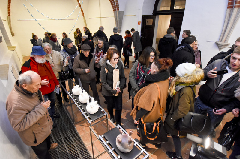 Człowiek człowiekowi... zdjęcie nr 140573