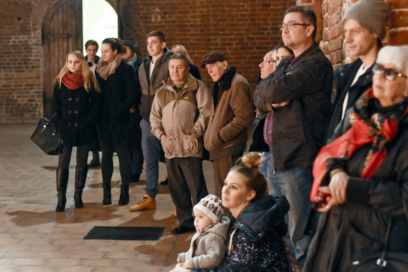 Człowiek człowiekowi... zdjęcie nr 140567