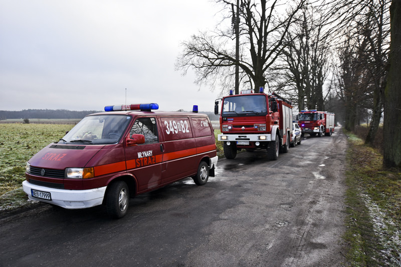 Uderzył w ciężarówkę, dwie osoby ranne zdjęcie nr 141303