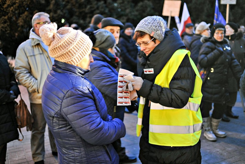 Protestowali przeciwko rządowi PiS: - Czujemy się zagrożeni zdjęcie nr 141636