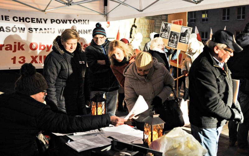 Protestowali przeciwko rządowi PiS: - Czujemy się zagrożeni zdjęcie nr 141645