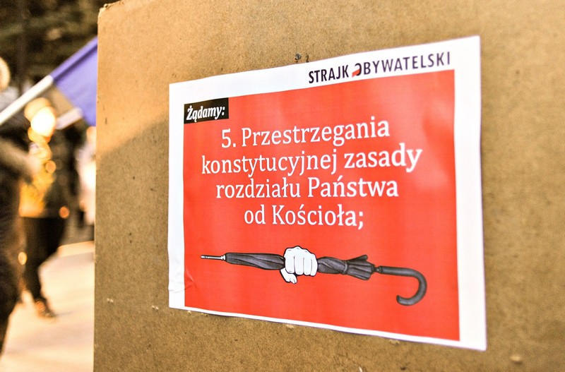 Protestowali przeciwko rządowi PiS: - Czujemy się zagrożeni zdjęcie nr 141621