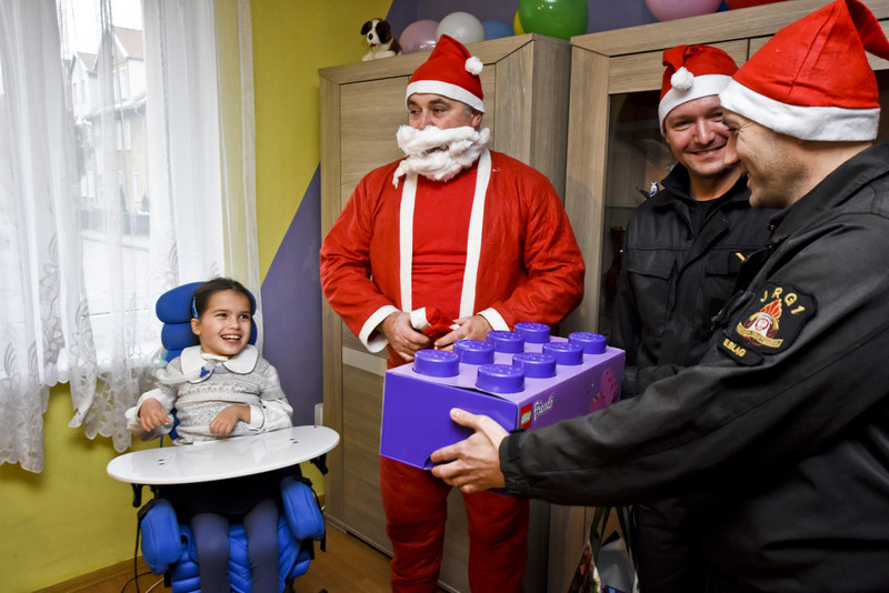 Angelika i strażacy. To gorąca przyjaźń zdjęcie nr 142120