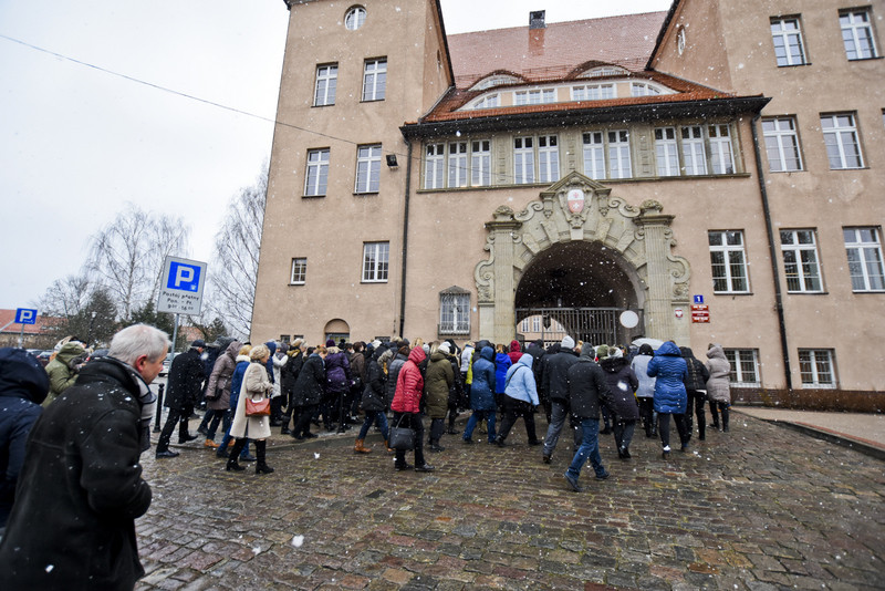 Urzędnicy uciekli z ratusza zdjęcie nr 142639