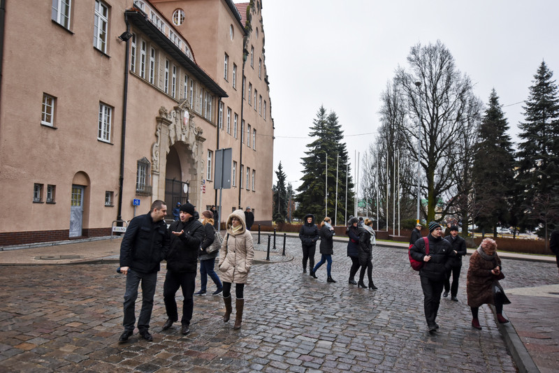 Urzędnicy uciekli z ratusza zdjęcie nr 142632