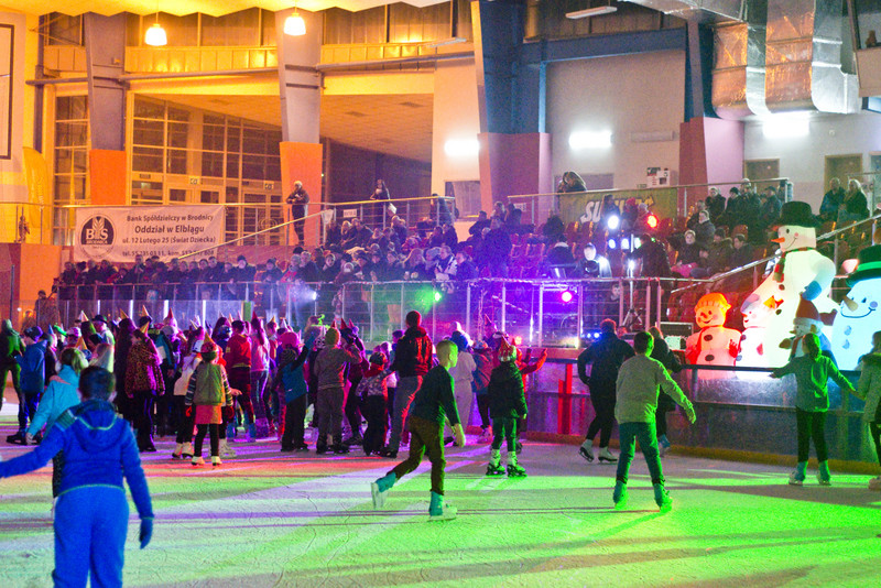 Gorąca zabawa na elbląskim lodowisku zdjęcie nr 145300