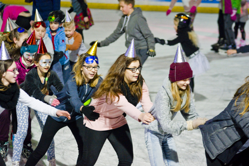 Gorąca zabawa na elbląskim lodowisku zdjęcie nr 145325