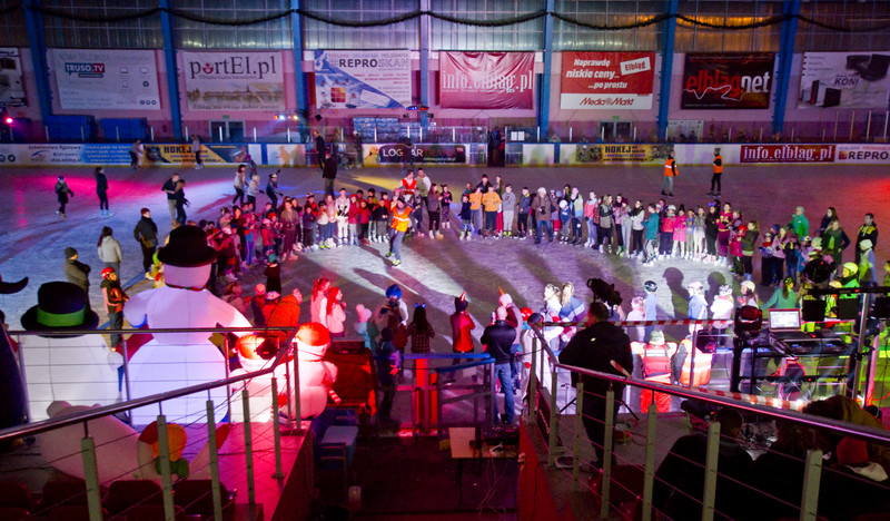Elbląg Gorąca zabawa na elbląskim lodowisku