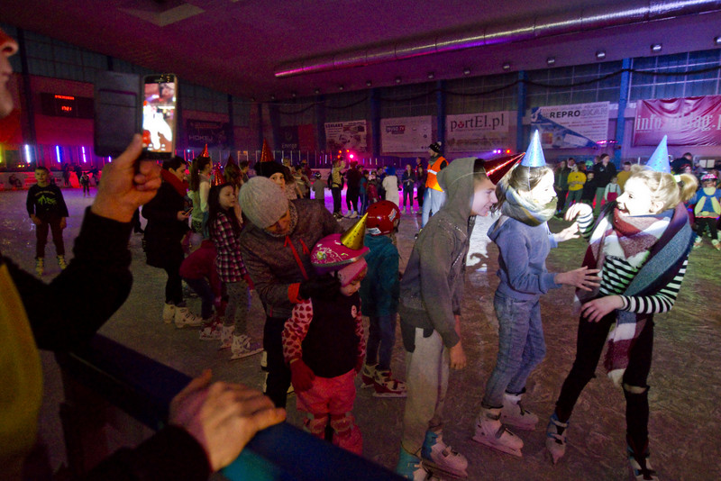 Gorąca zabawa na elbląskim lodowisku zdjęcie nr 145255