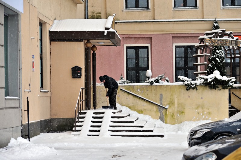 Tak od rana miasto walczy ze śniegiem zdjęcie nr 145435