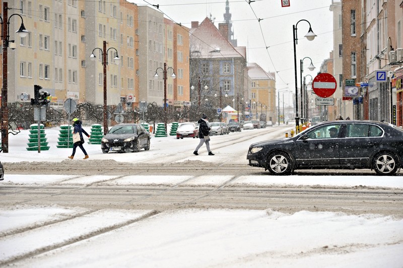 Tak od rana miasto walczy ze śniegiem zdjęcie nr 145439