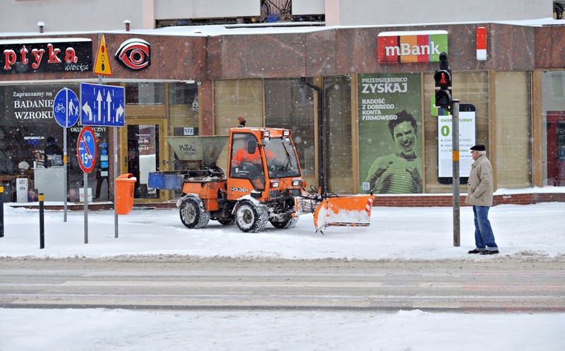 Tak od rana miasto walczy ze śniegiem zdjęcie nr 145438