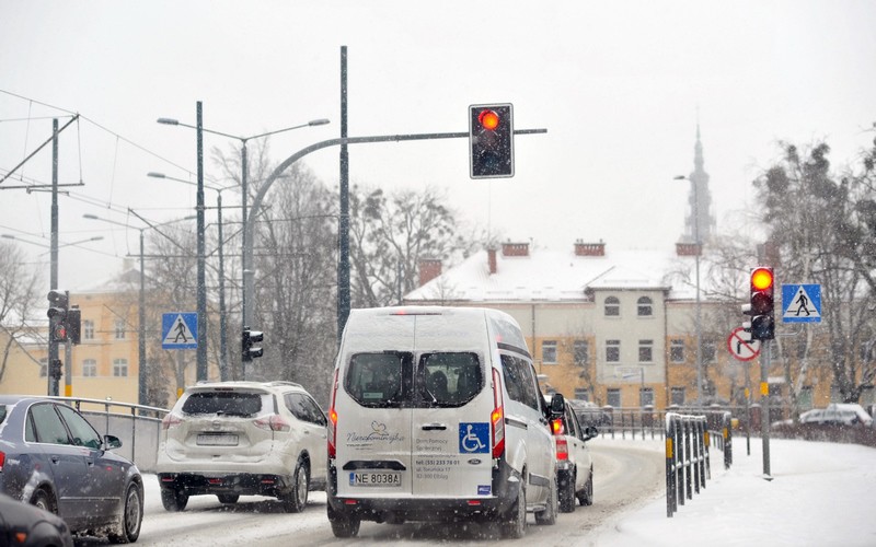 Tak od rana miasto walczy ze śniegiem zdjęcie nr 145431