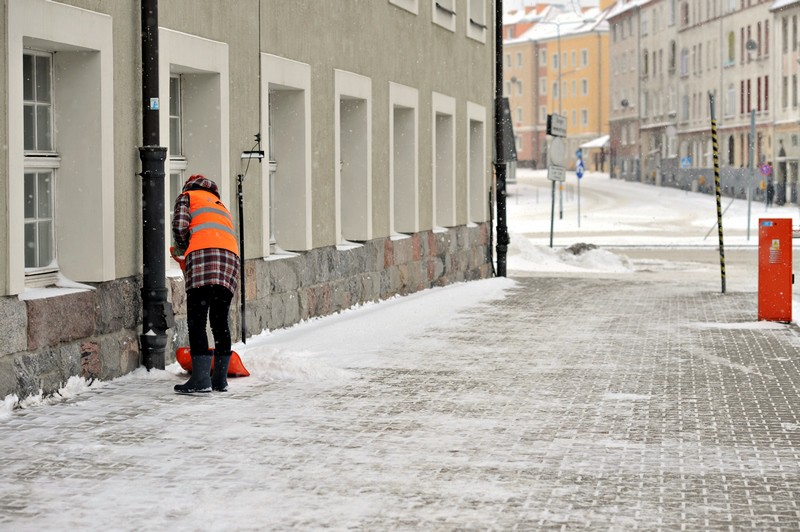 Tak od rana miasto walczy ze śniegiem zdjęcie nr 145441