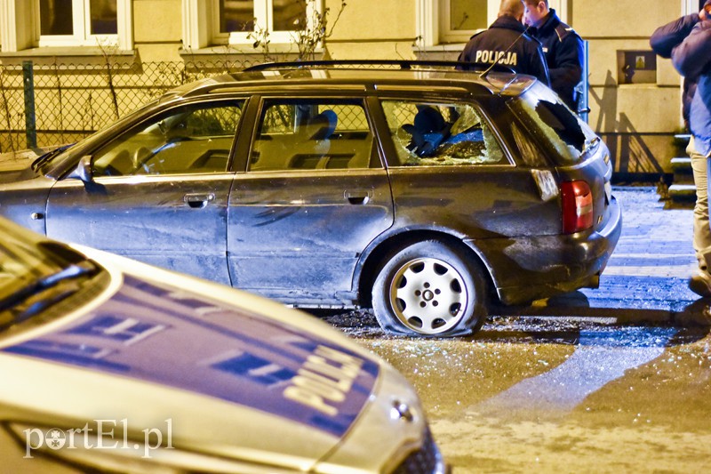 Elbląg Wandal zniszczył audi