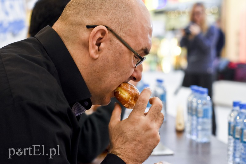 Zjeść górę pączków zdjęcie nr 146195