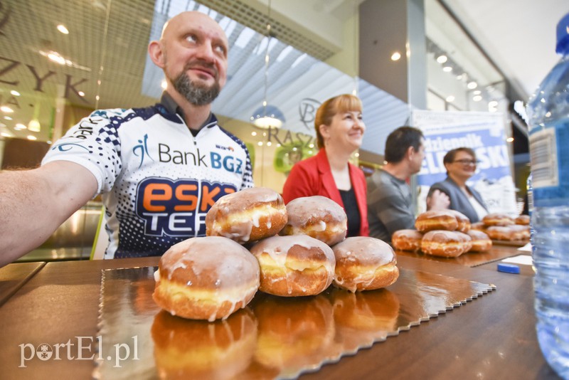 Zjeść górę pączków zdjęcie nr 146191