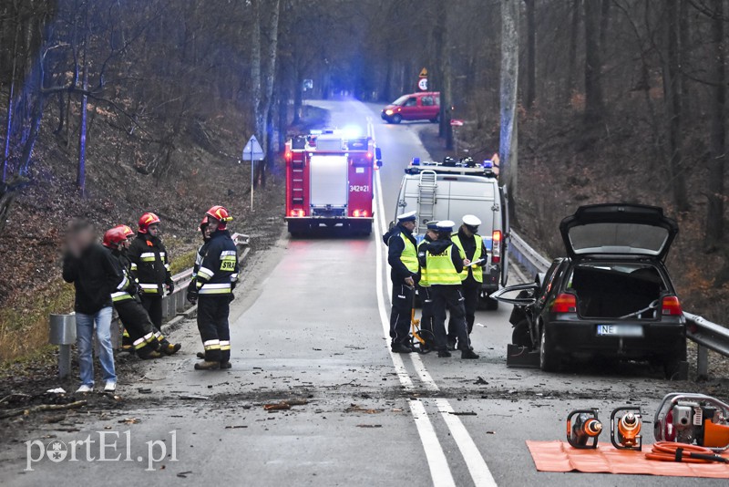 Kierowca golfa zginął na drodze do Tolkmicka zdjęcie nr 146946